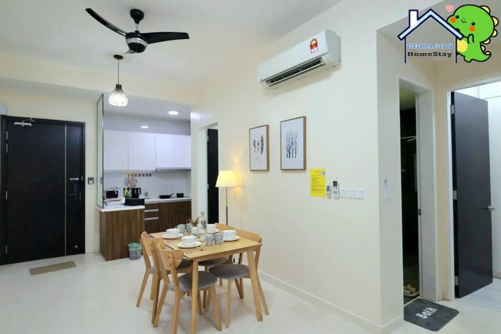Setia Sky88 2BR balcony pool view by Gdragon Homestay