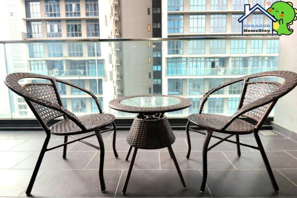 Setia Sky88 2BR balcony pool view by Gdragon Homestay