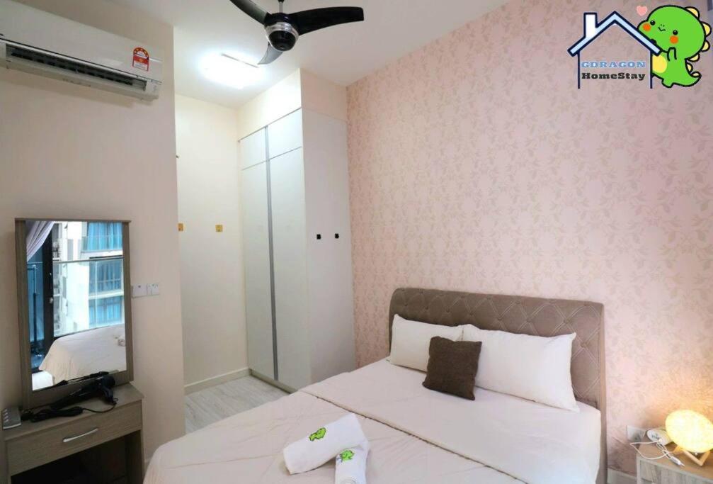 Setia Sky88 2BR balcony pool view by Gdragon Homestay