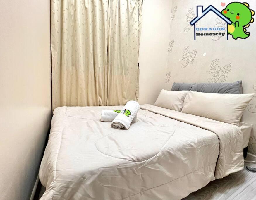 Setia Sky88 2BR balcony pool view by Gdragon Homestay