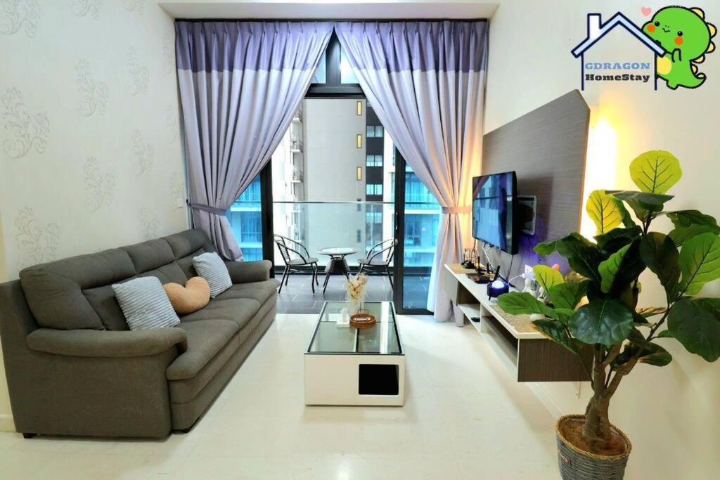 Setia Sky88 2BR balcony pool view by Gdragon Homestay