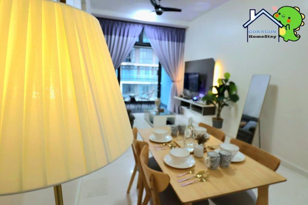 Setia Sky88 2BR balcony pool view by Gdragon Homestay
