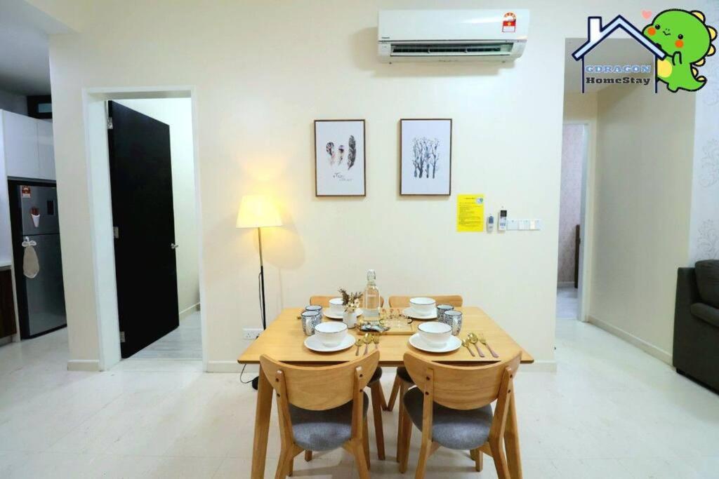 Setia Sky88 2BR balcony pool view by Gdragon Homestay