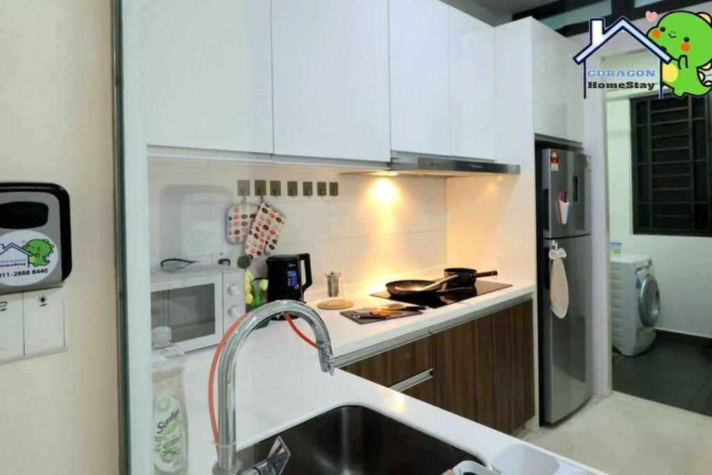 Setia Sky88 2BR balcony pool view by Gdragon Homestay