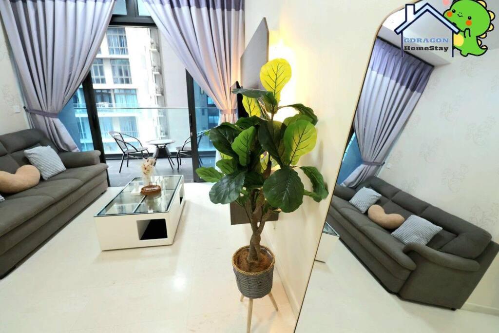 Setia Sky88 2BR balcony pool view by Gdragon Homestay