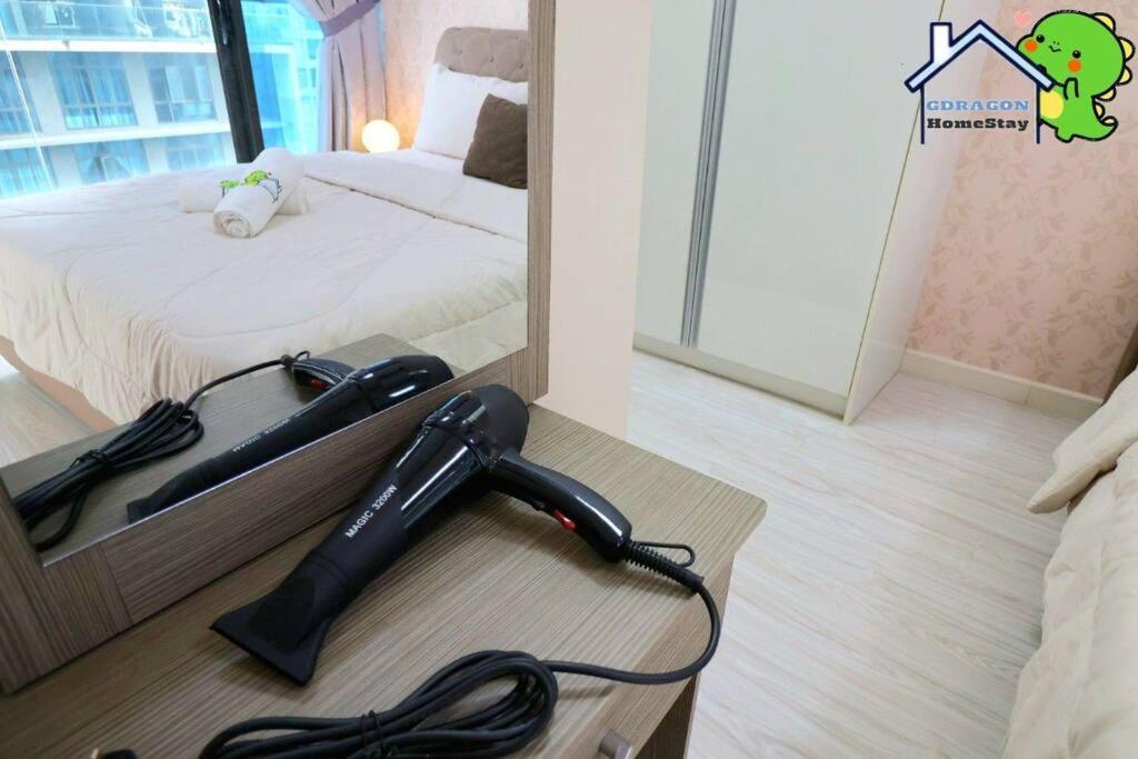 Setia Sky88 2BR balcony pool view by Gdragon Homestay