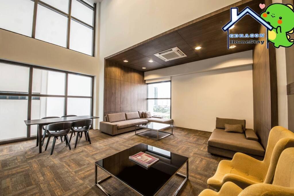 Setia Sky88 2BR balcony pool view by Gdragon Homestay