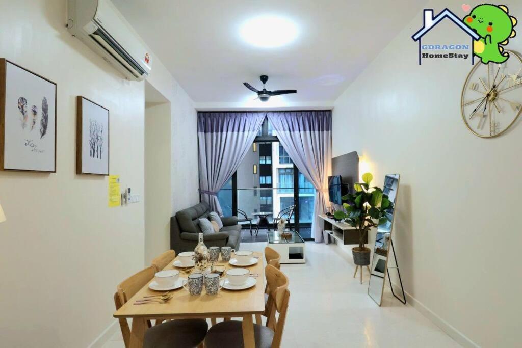 Setia Sky88 2BR balcony pool view by Gdragon Homestay
