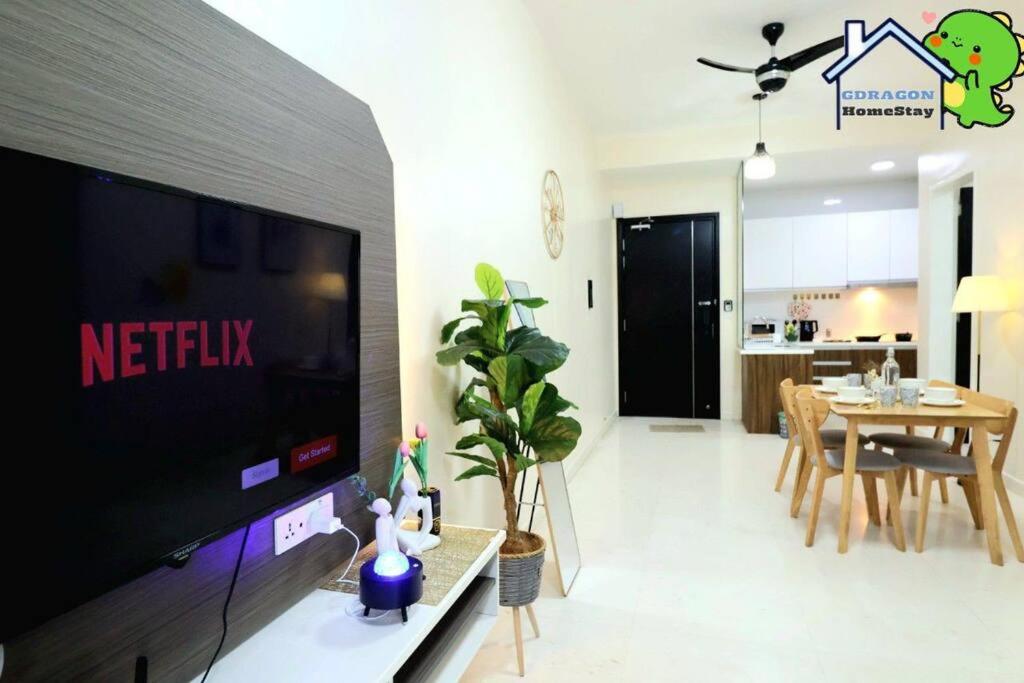 Setia Sky88 2BR balcony pool view by Gdragon Homestay