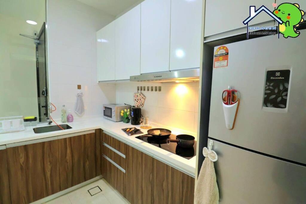 Setia Sky88 2BR balcony pool view by Gdragon Homestay
