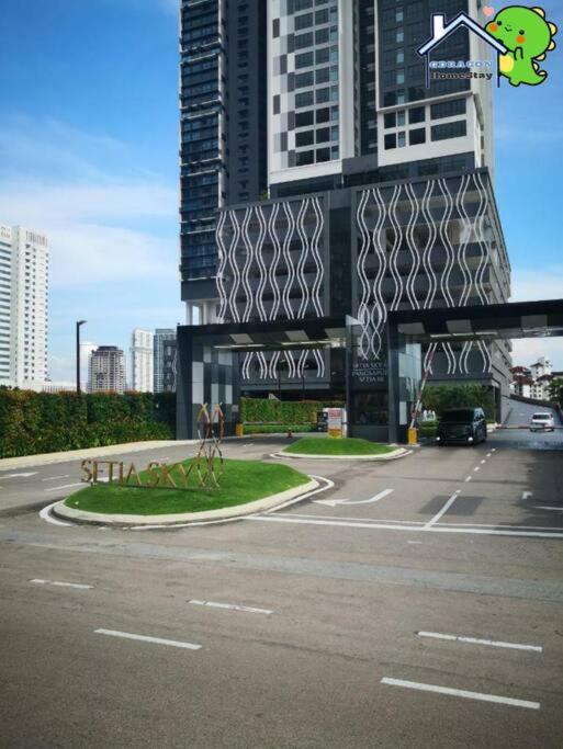 Setia Sky88 2BR balcony pool view by Gdragon Homestay