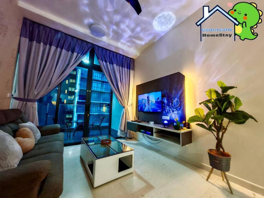 Setia Sky88 2BR balcony pool view by Gdragon Homestay