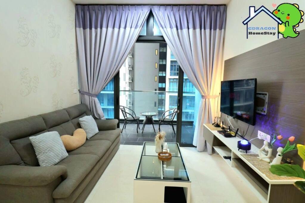 Setia Sky88 2BR balcony pool view by Gdragon Homestay
