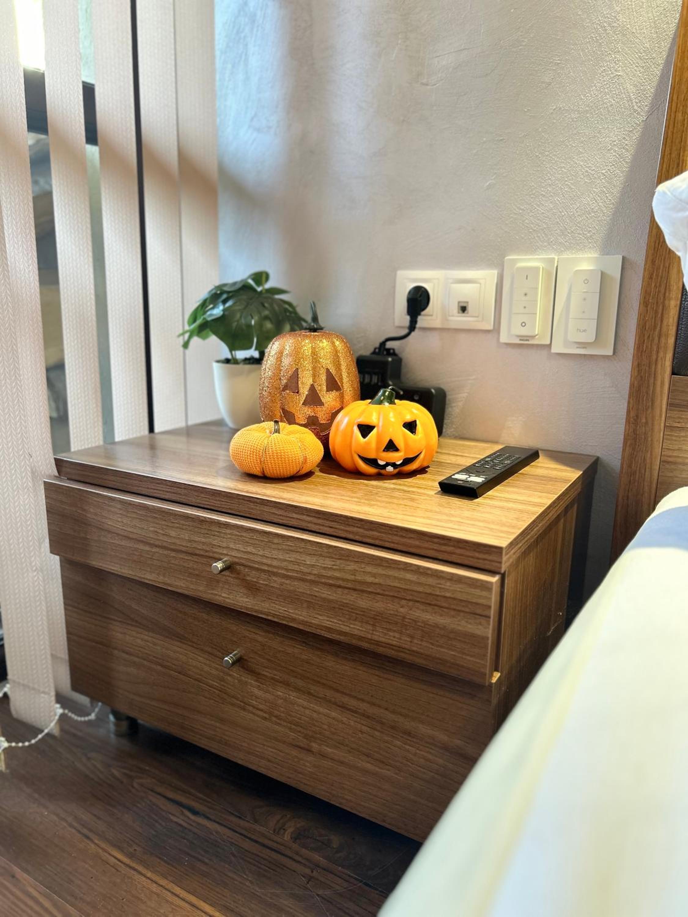 2-bedroom, 2-bathroom with fireplace and garden at Winslow Infinity