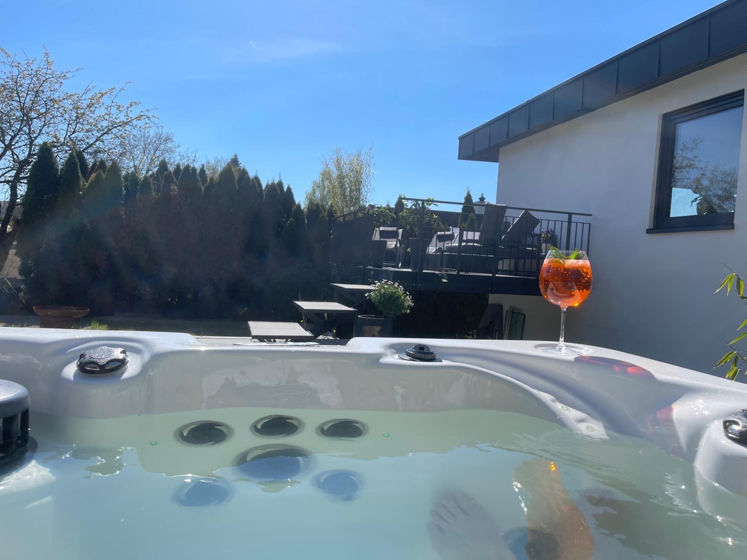 OLIVE - Ruhe & Entspannung in 2-Zi-Fewo mit Garten-Whirlpool, Terrasse & Hund willkommen by FerienWohnenAmSee
