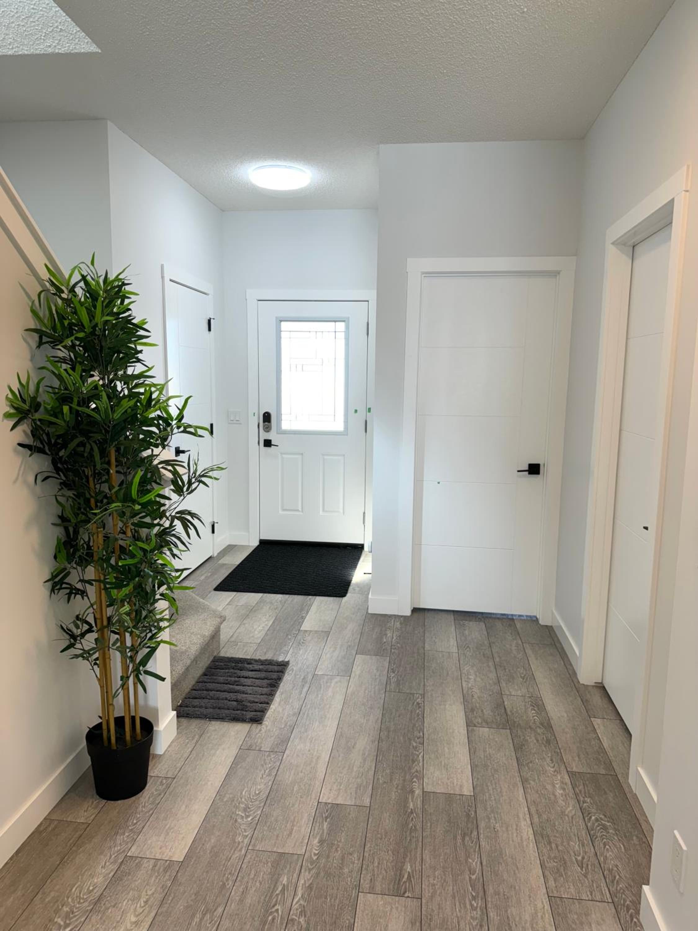 Serene Stay - Private Room and bath with Parking and Wi-Fi