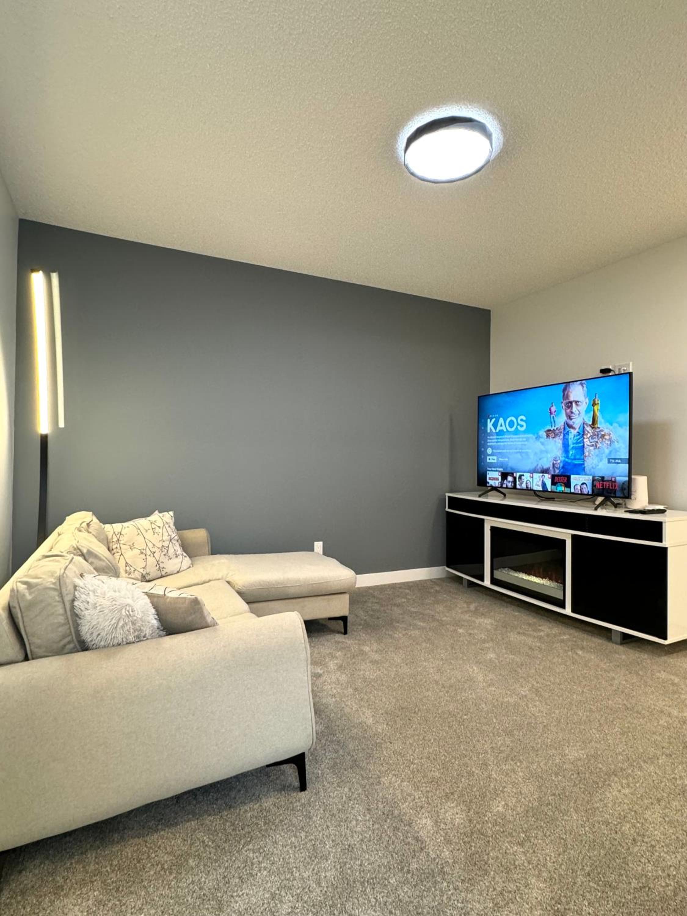 Serene Stay - Private Room and bath with Parking and Wi-Fi