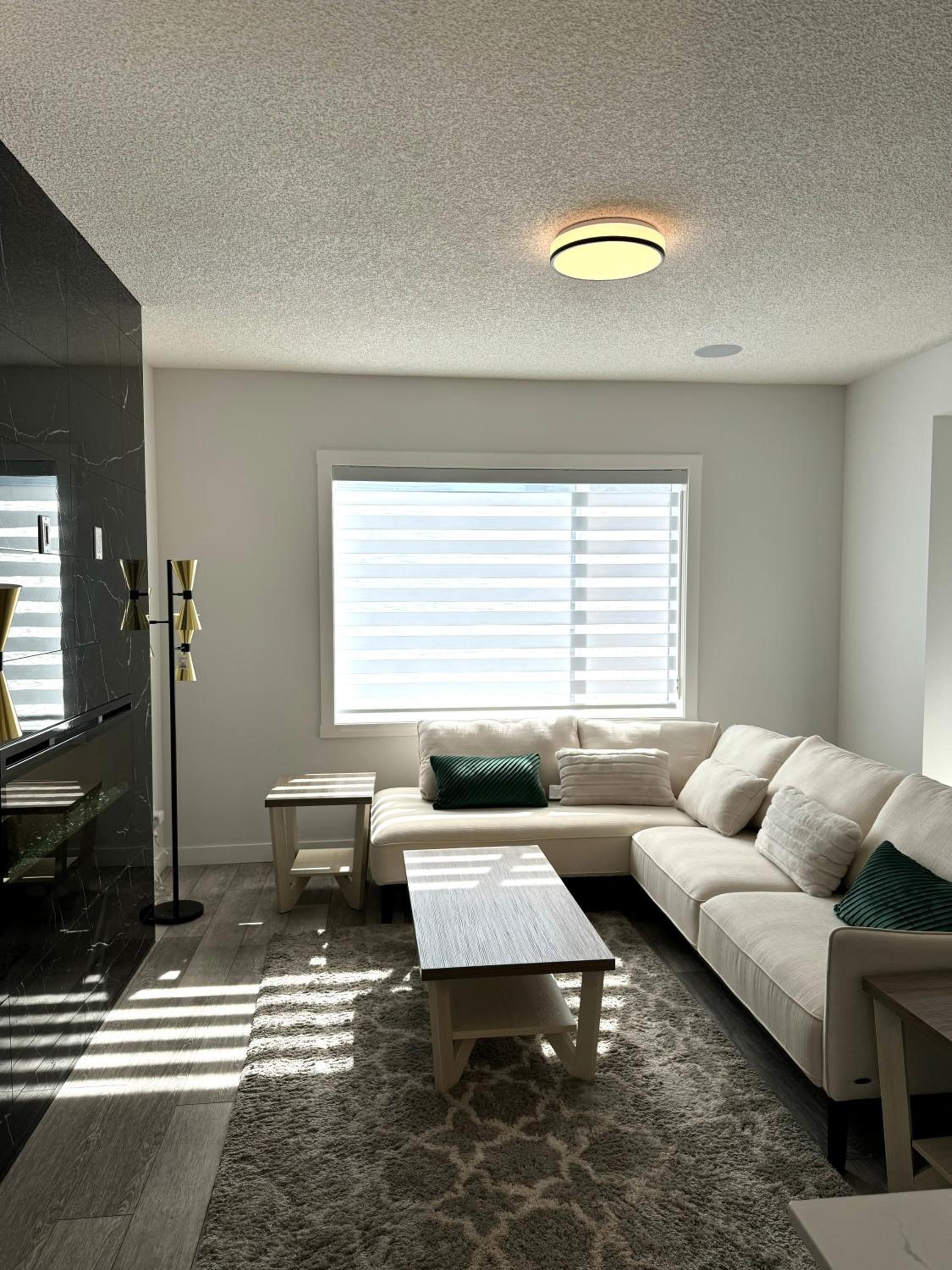 Serene Stay - Private Room and bath with Parking and Wi-Fi