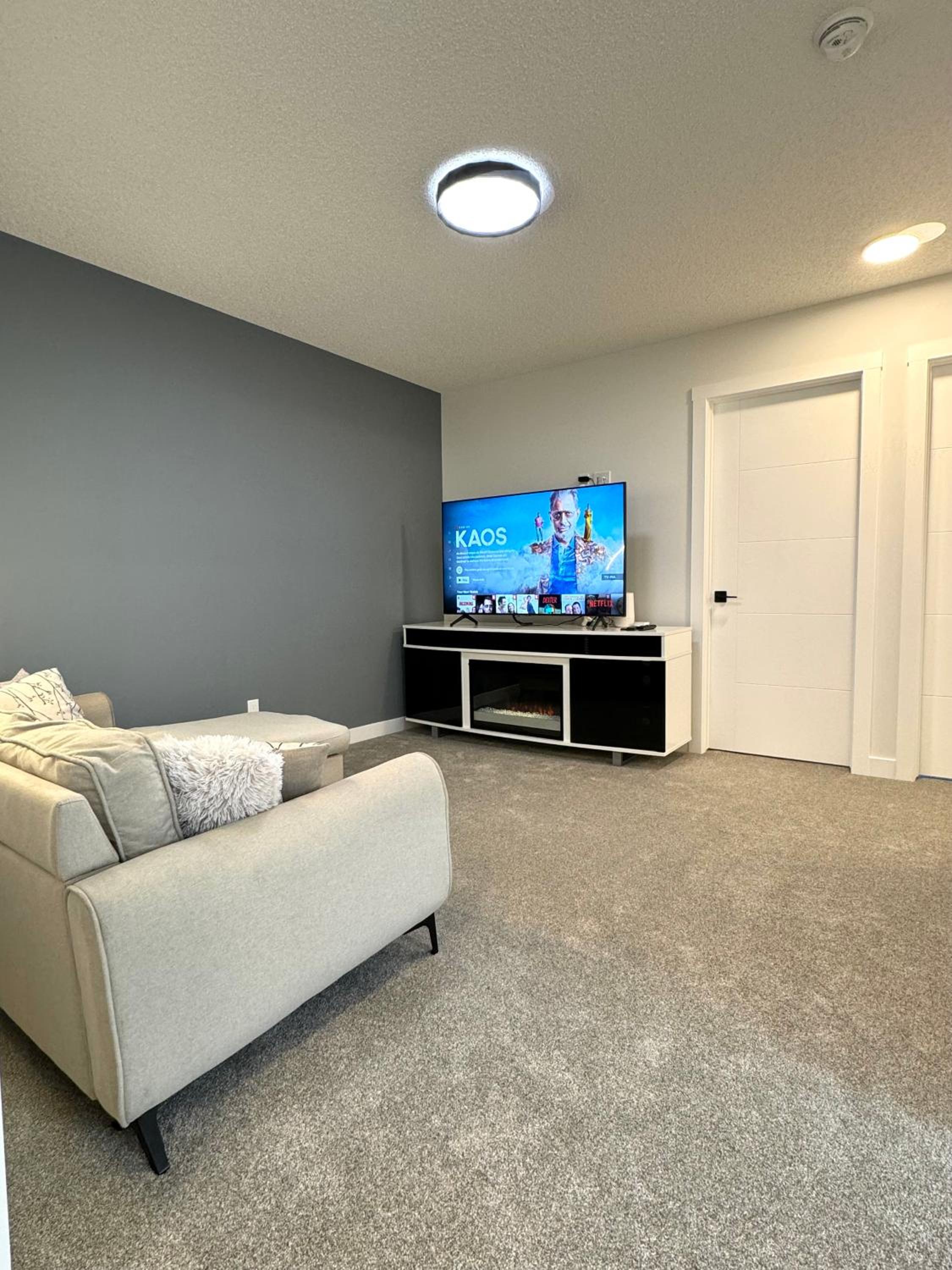 Serene Stay - Private Room and bath with Parking and Wi-Fi