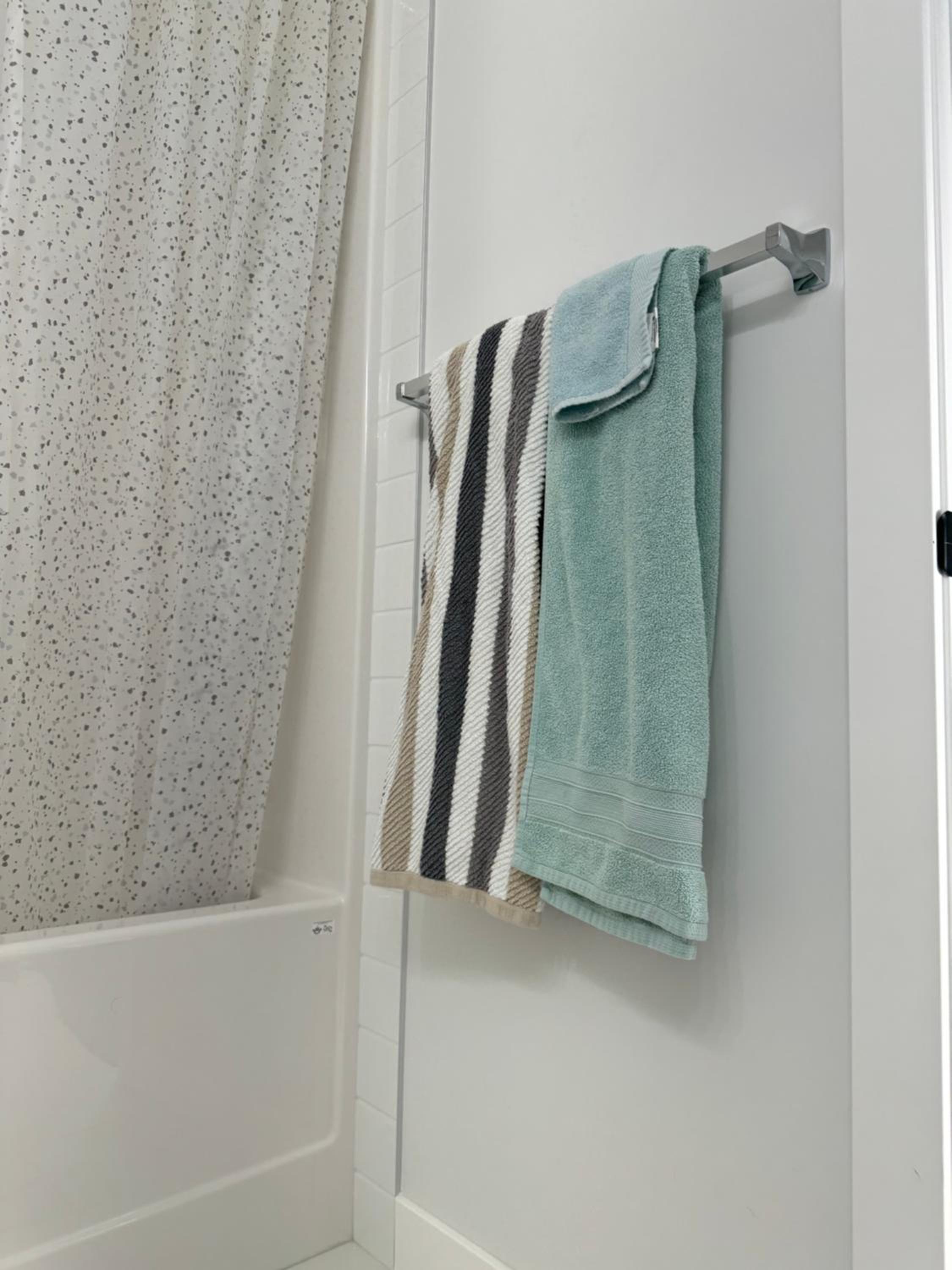 Serene Stay - Private Room and bath with Parking and Wi-Fi