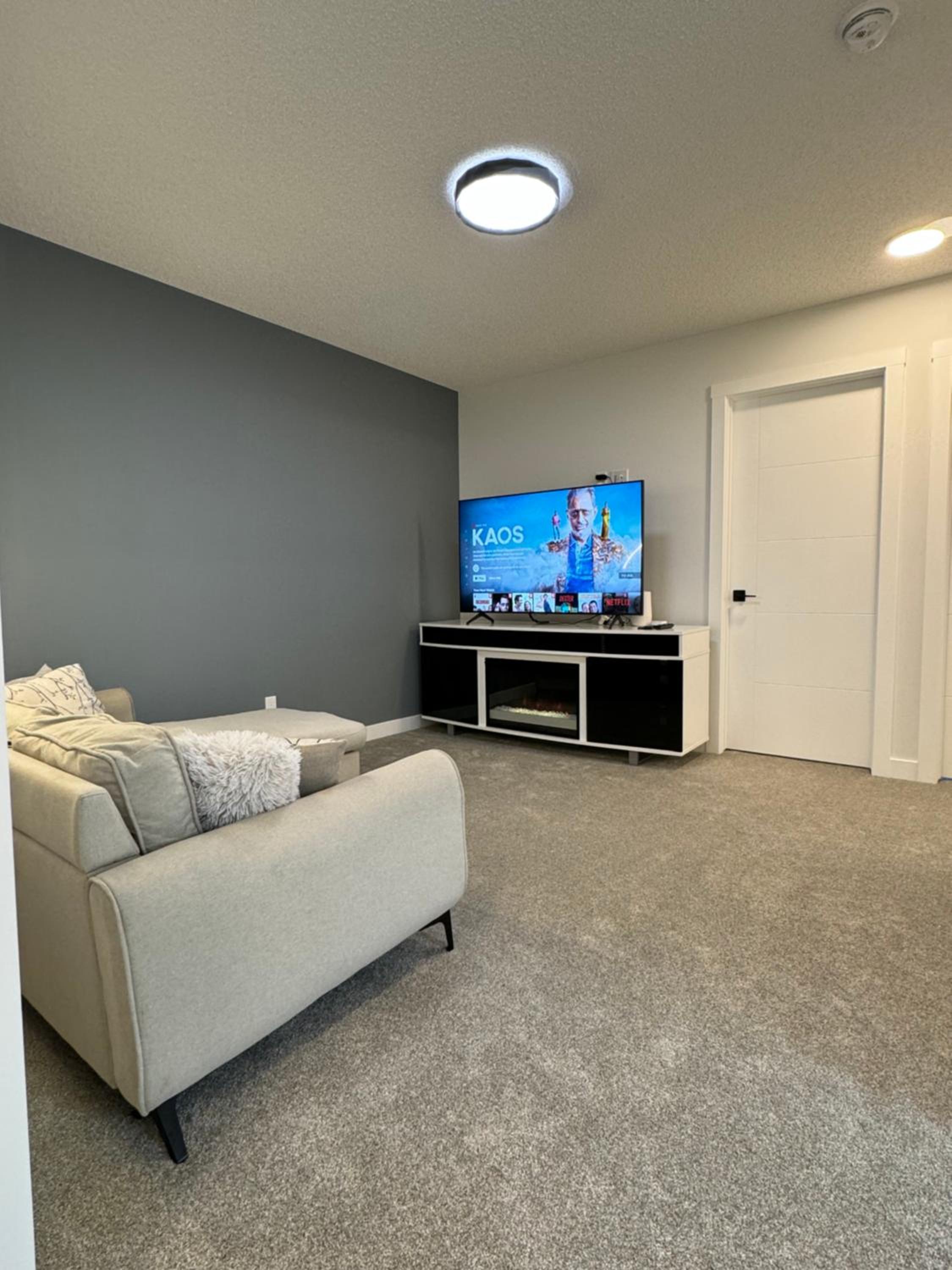 Serene Stay - Private Room and bath with Parking and Wi-Fi