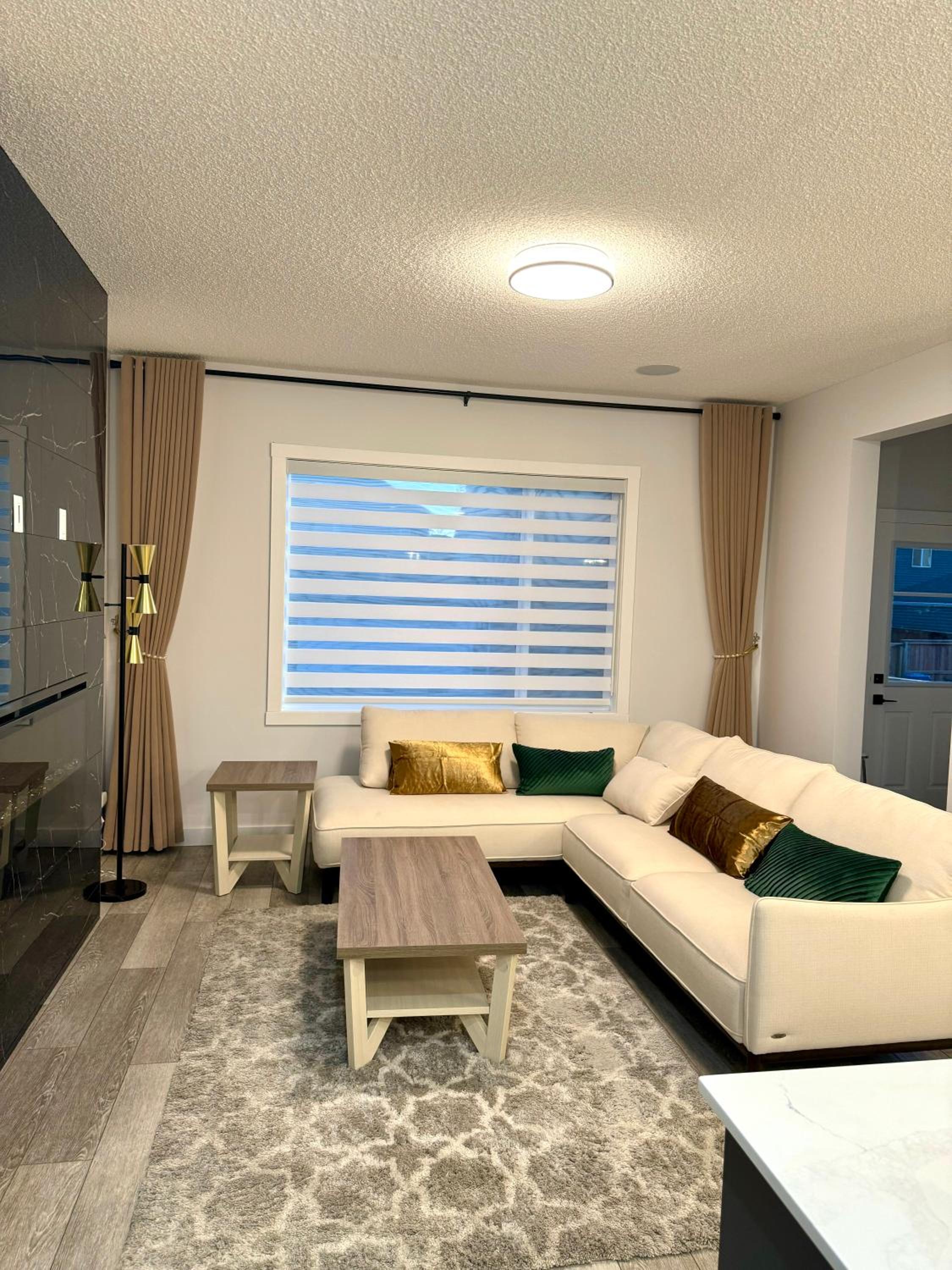 Serene Stay - Private Room and bath with Parking and Wi-Fi