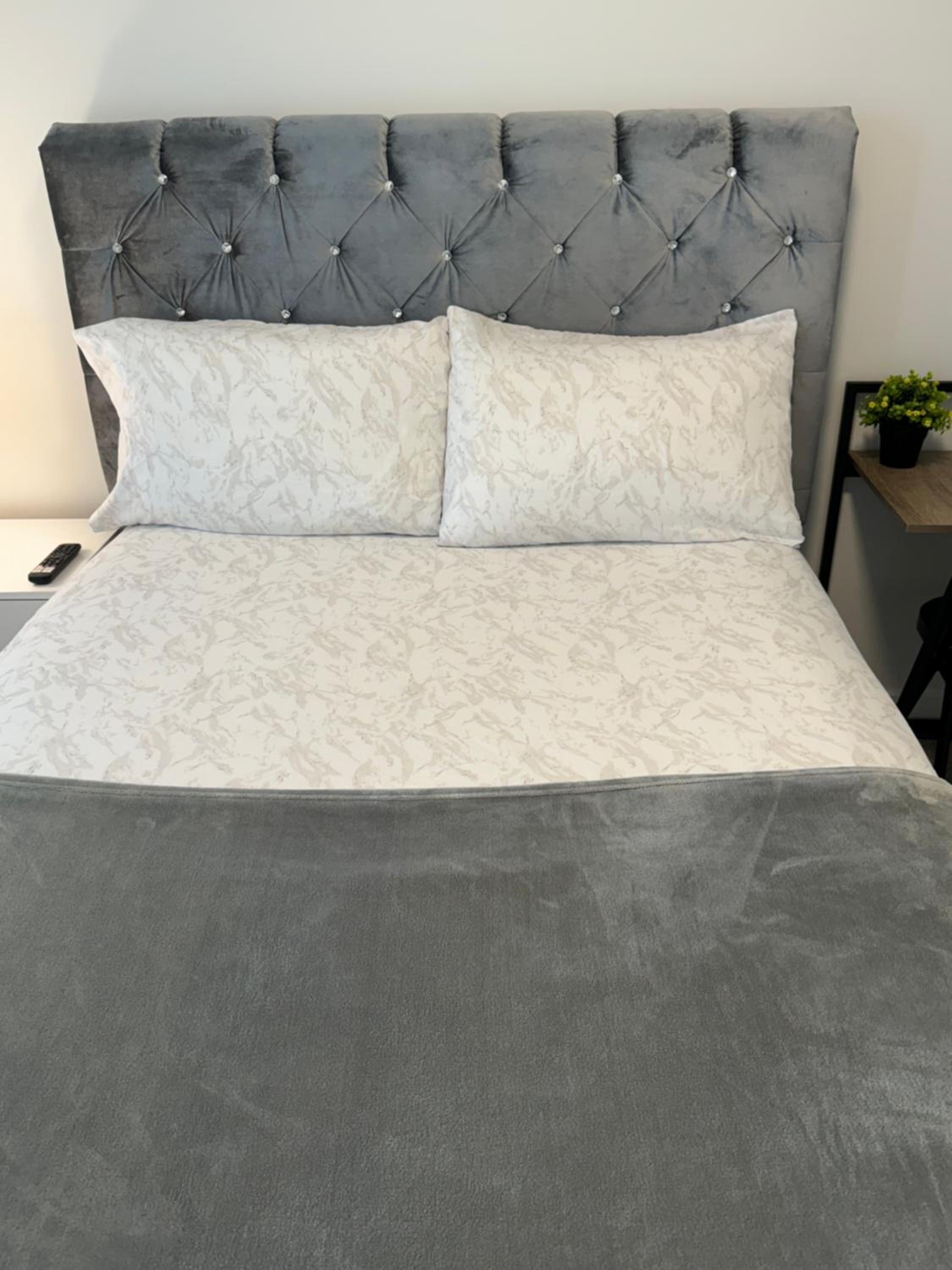 Serene Stay - Private Room and bath with Parking and Wi-Fi