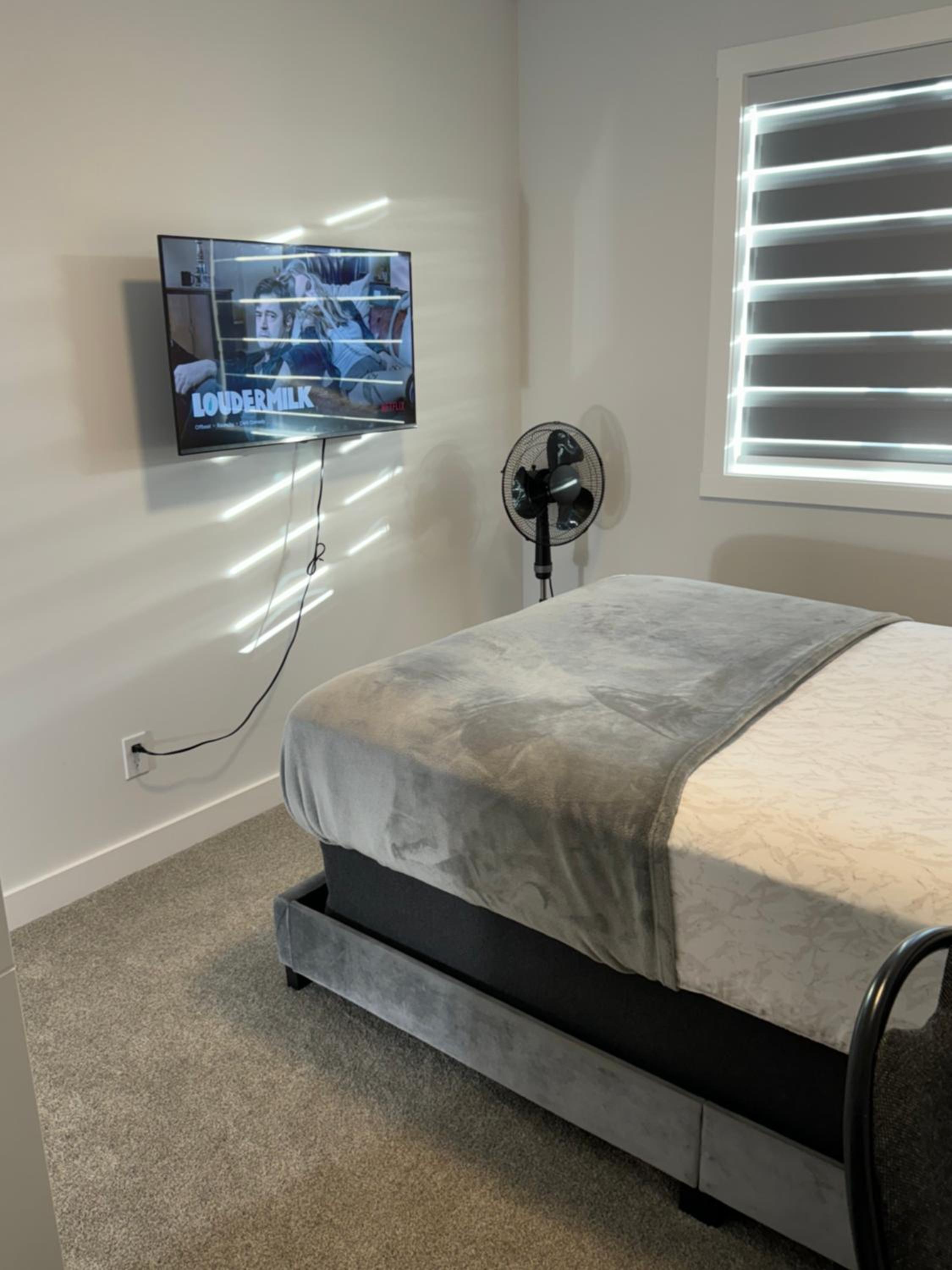 Serene Stay - Private Room and bath with Parking and Wi-Fi
