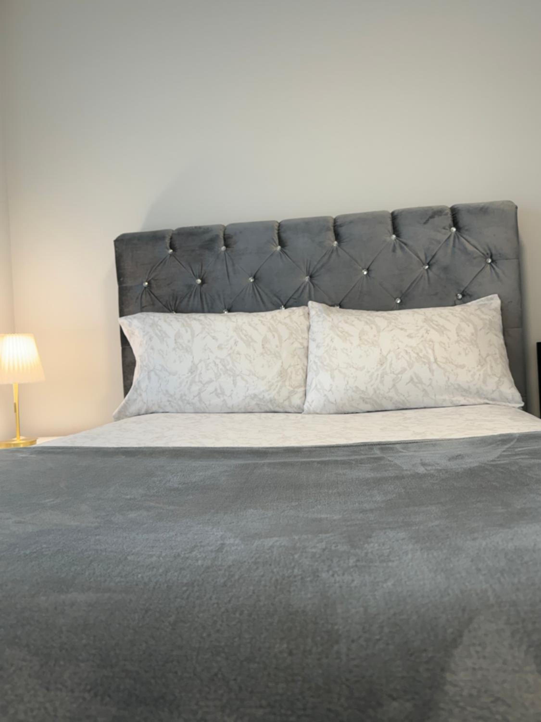 Serene Stay - Private Room and bath with Parking and Wi-Fi