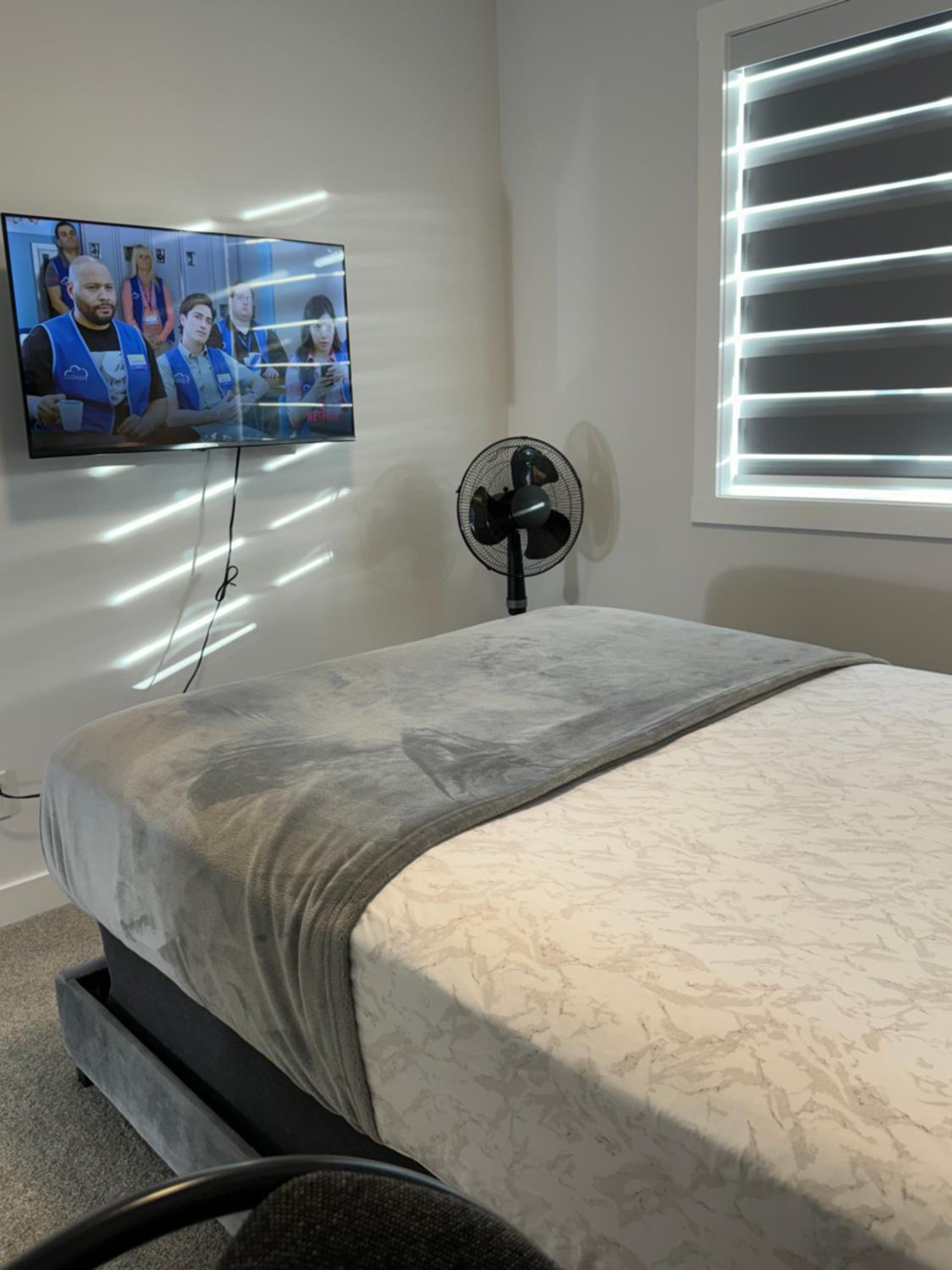 Serene Stay - Private Room and bath with Parking and Wi-Fi