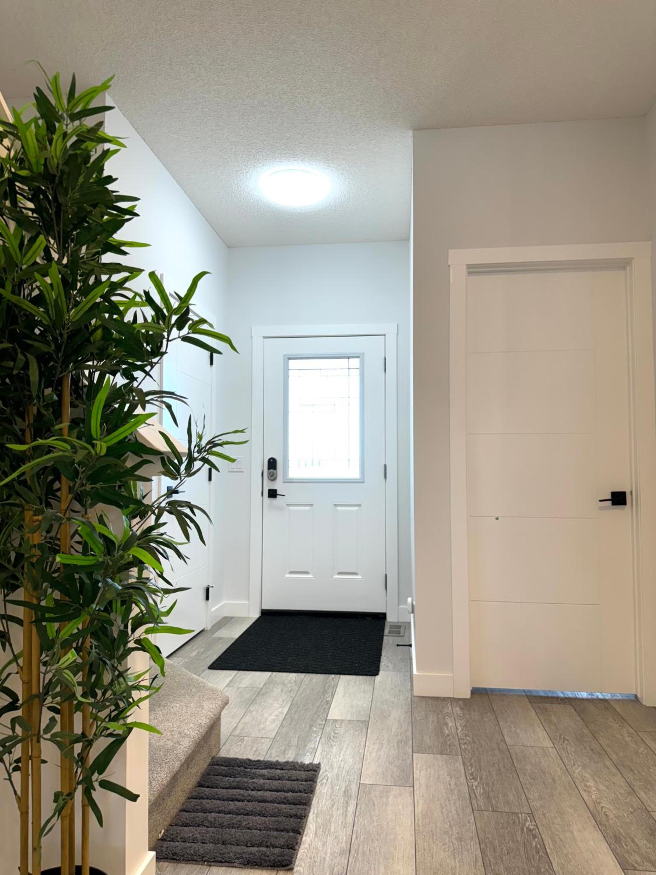 Serene Stay - Private Room and bath with Parking and Wi-Fi