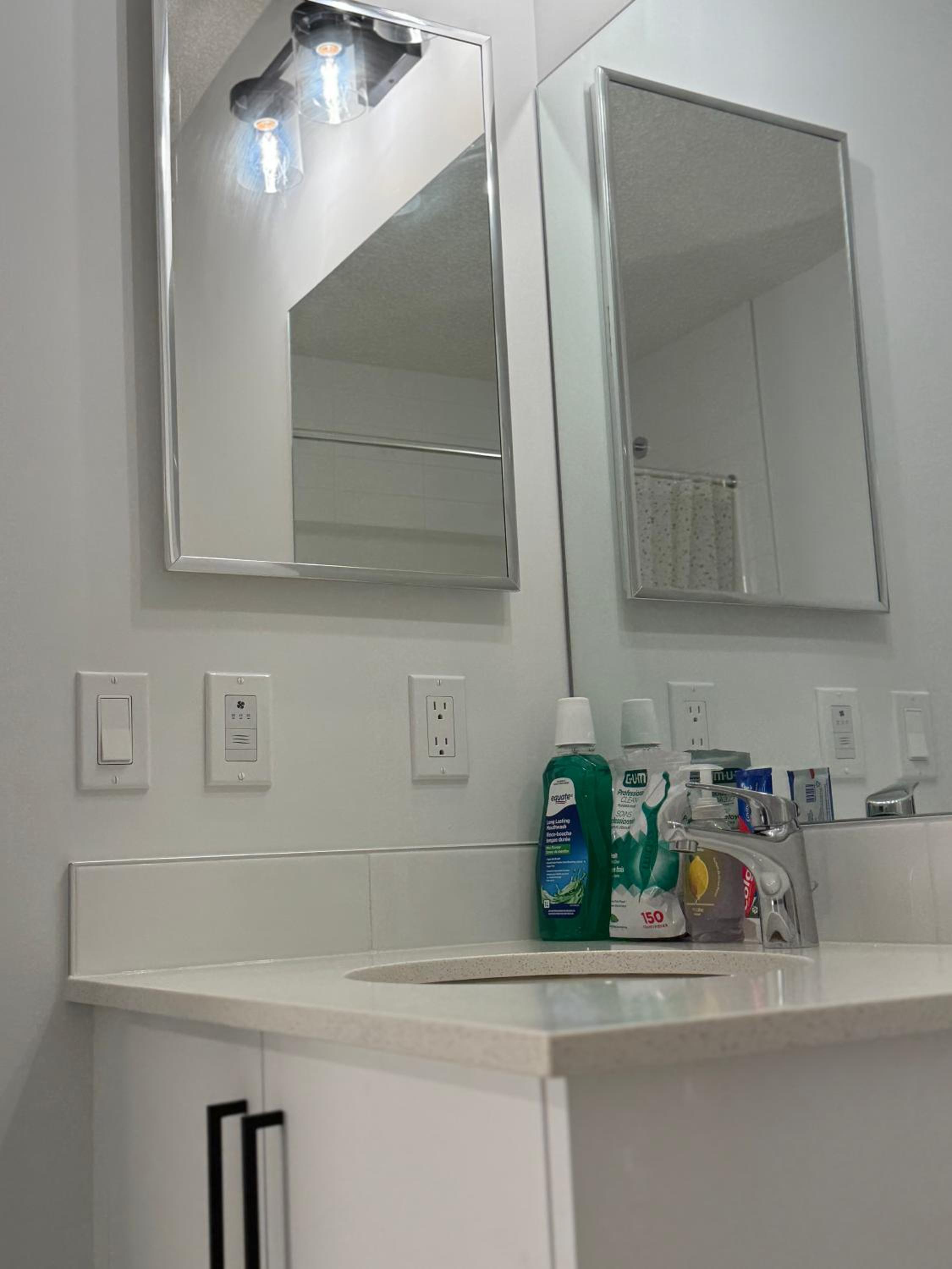 Serene Stay - Private Room and bath with Parking and Wi-Fi