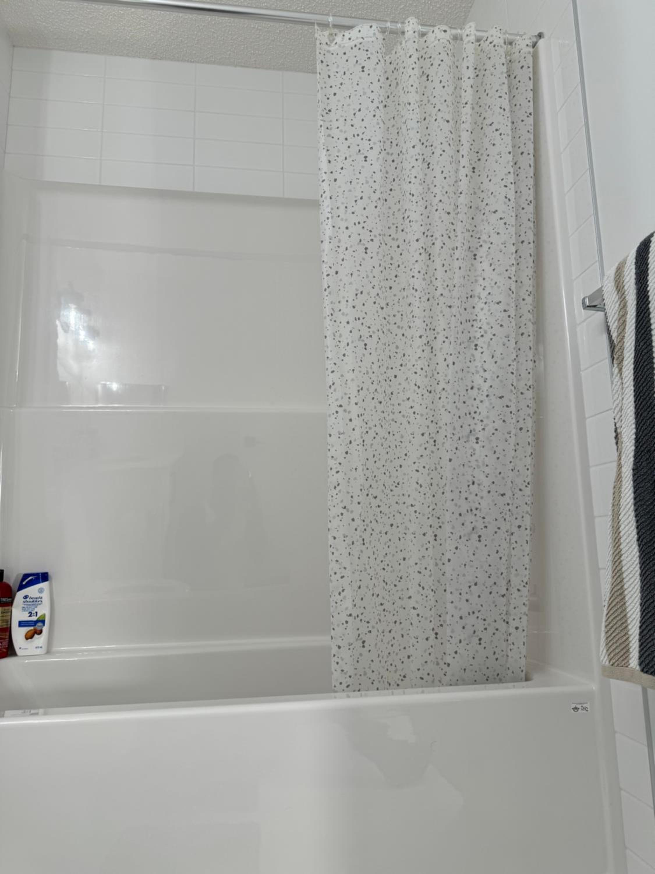 Serene Stay - Private Room and bath with Parking and Wi-Fi
