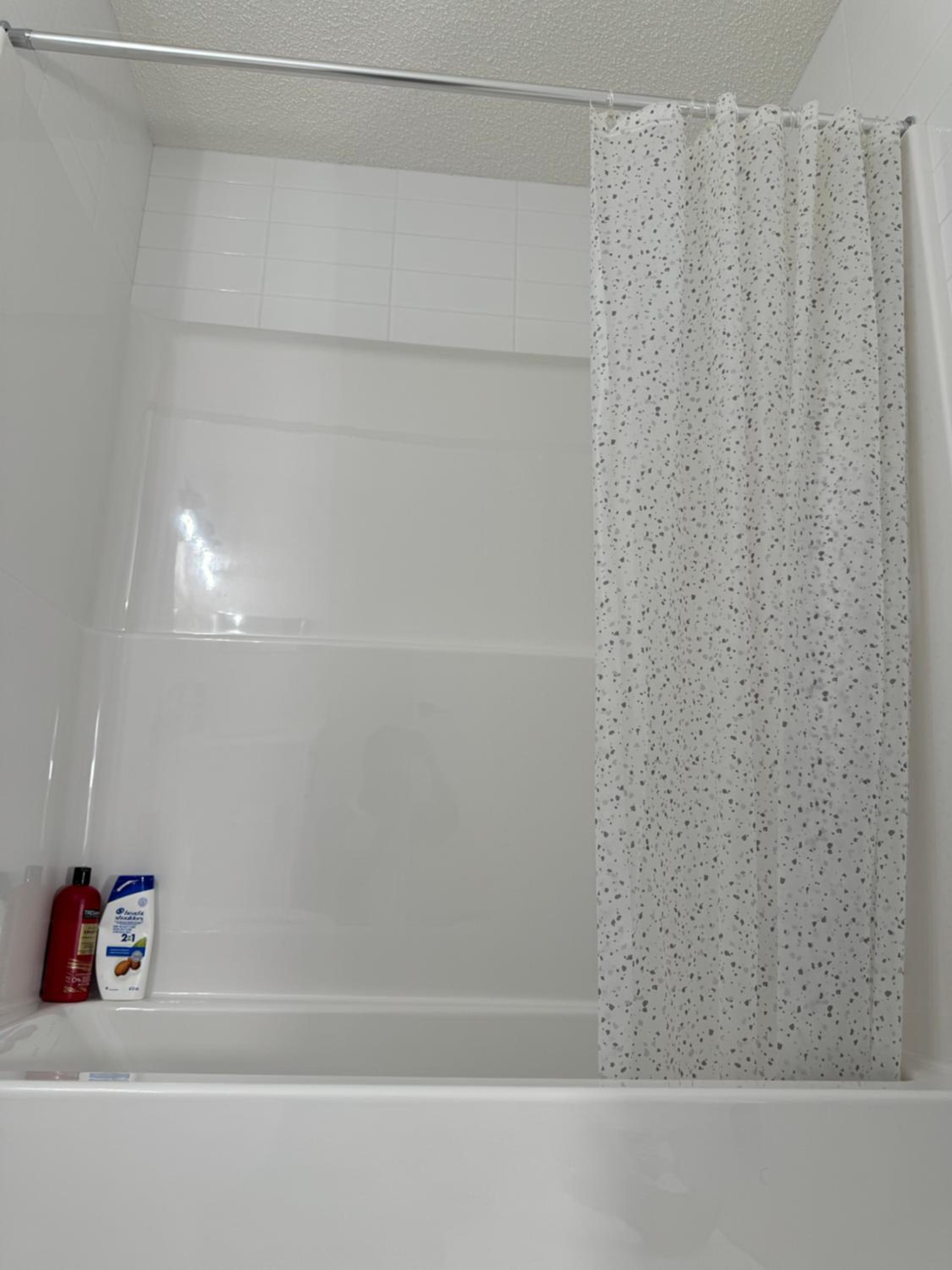Serene Stay - Private Room and bath with Parking and Wi-Fi