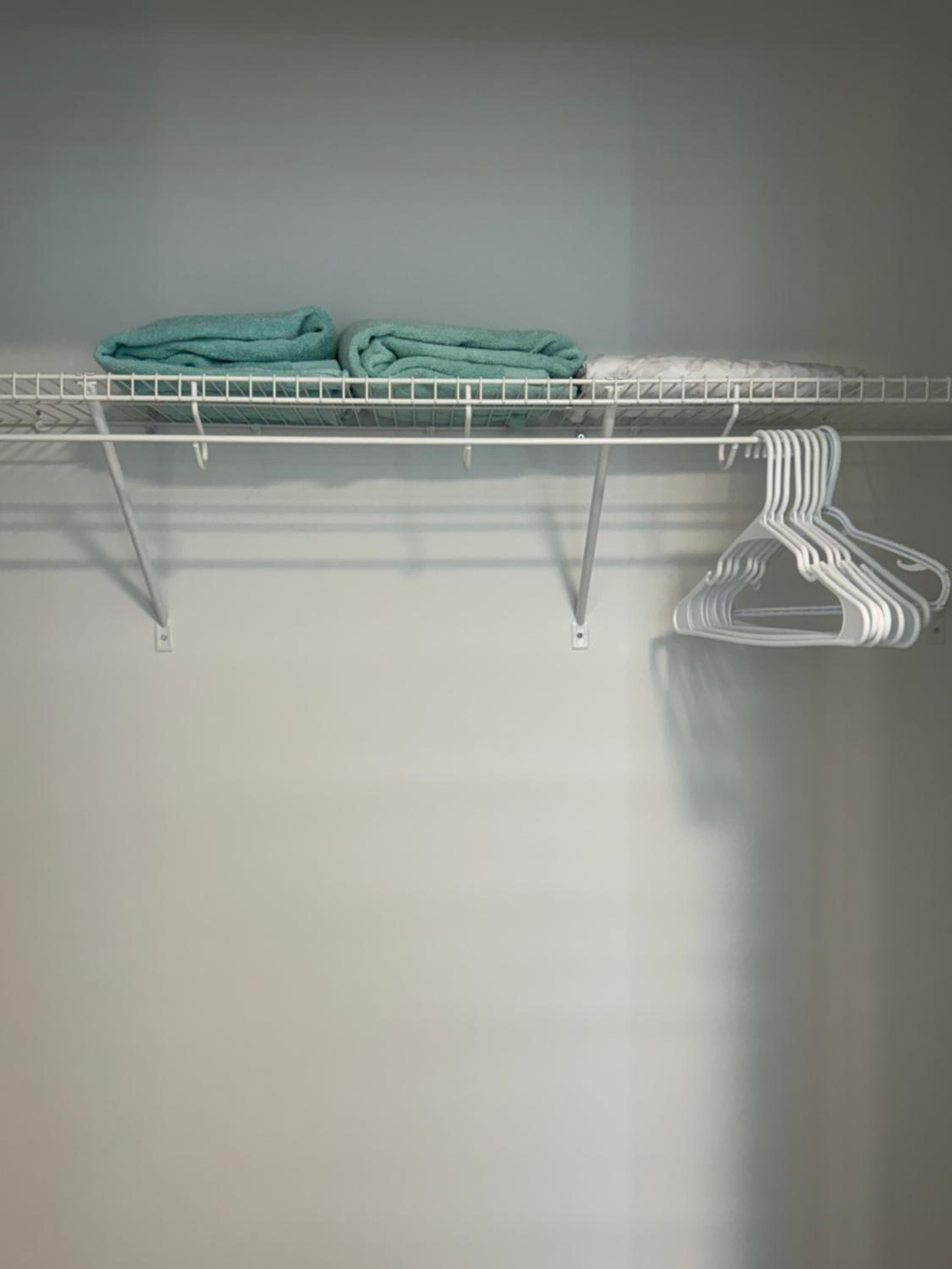 Serene Stay - Private Room and bath with Parking and Wi-Fi