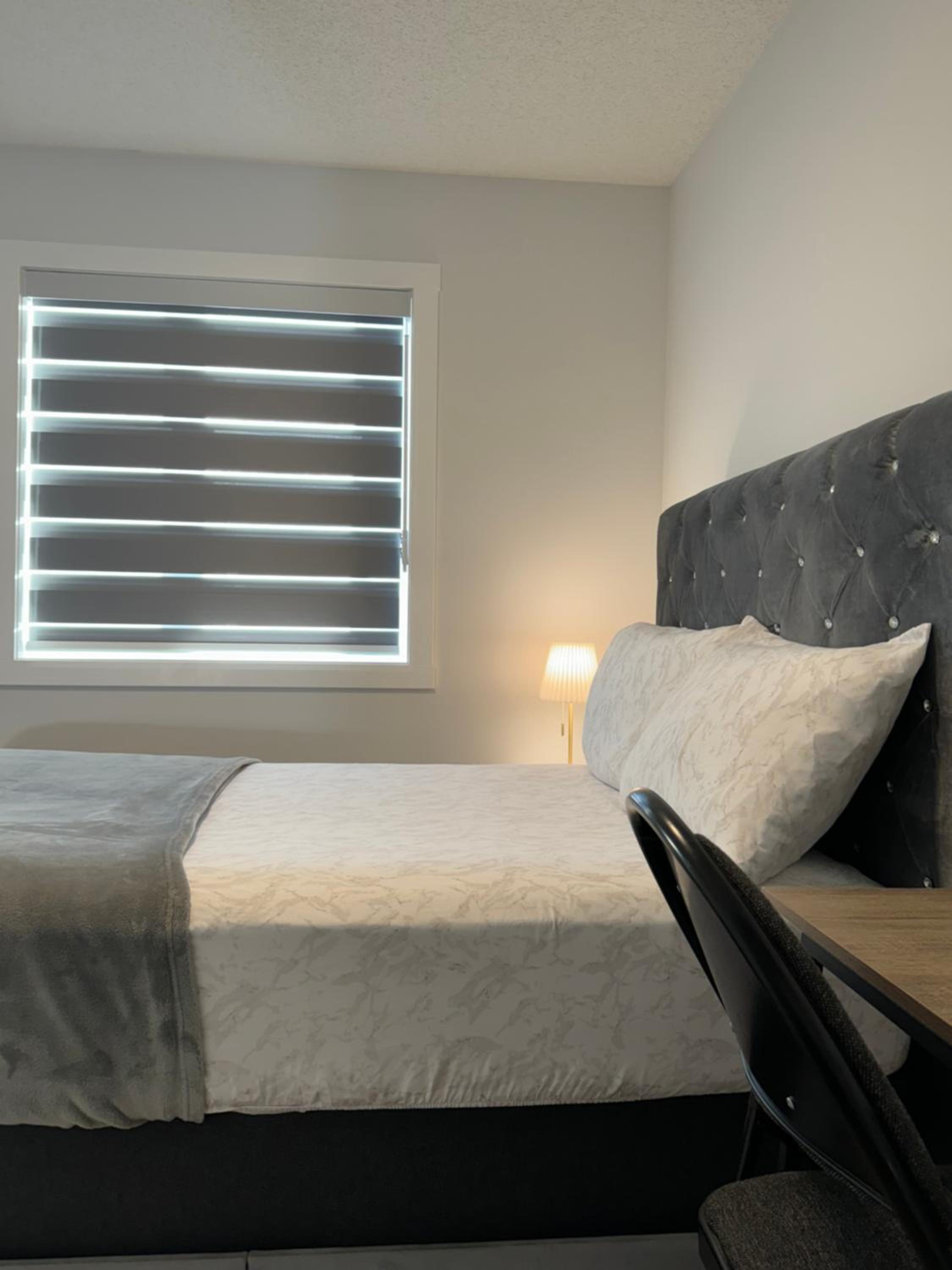 Serene Stay - Private Room and bath with Parking and Wi-Fi