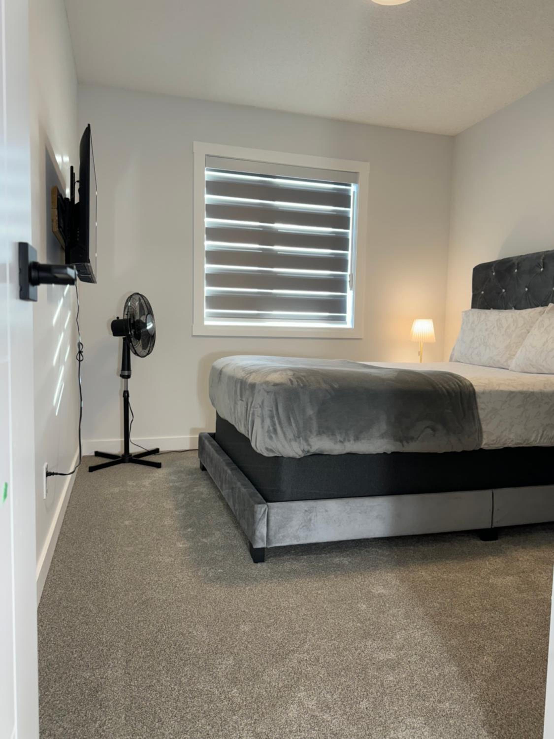 Serene Stay - Private Room and bath with Parking and Wi-Fi