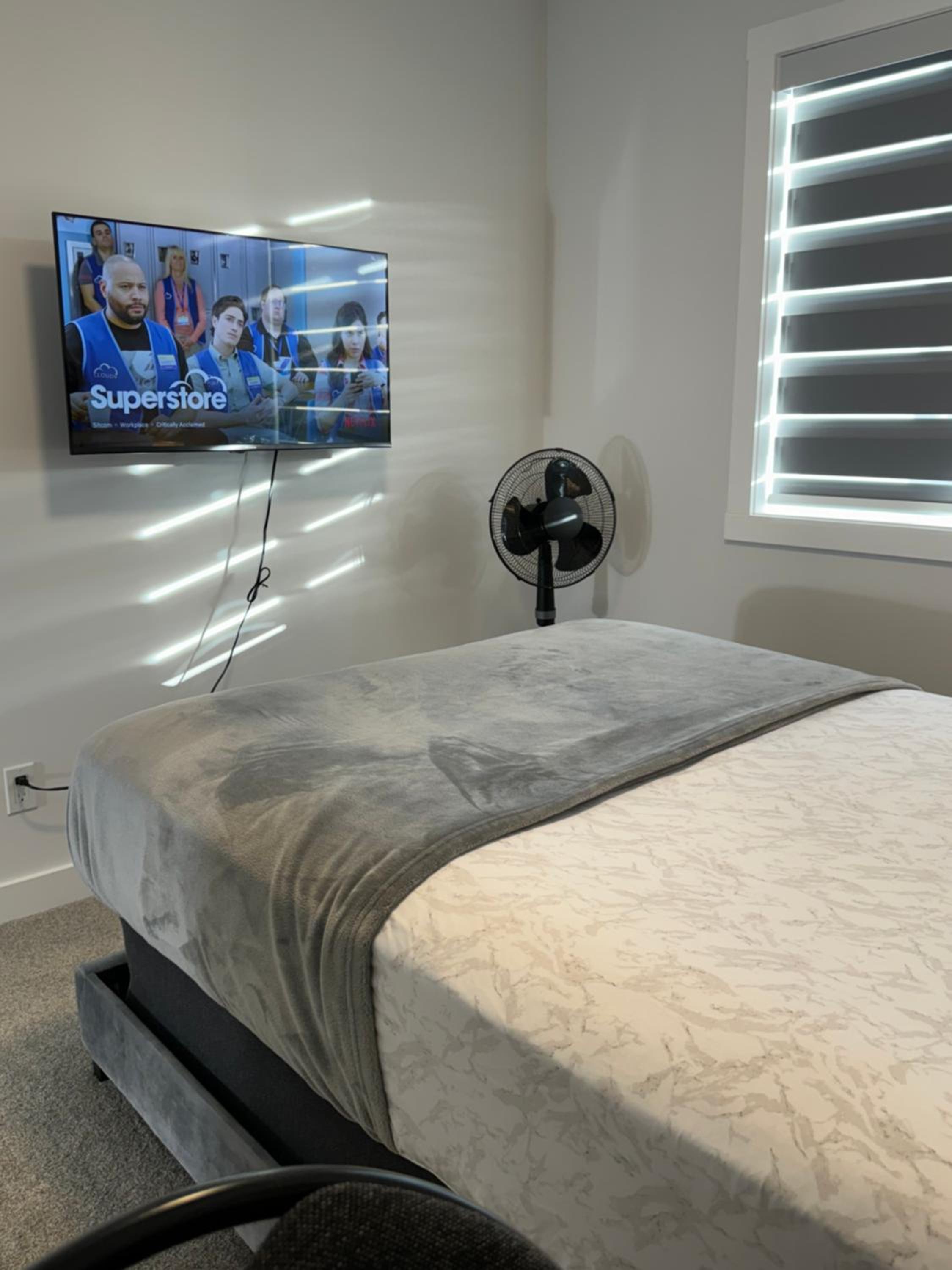 Serene Stay - Private Room and bath with Parking and Wi-Fi