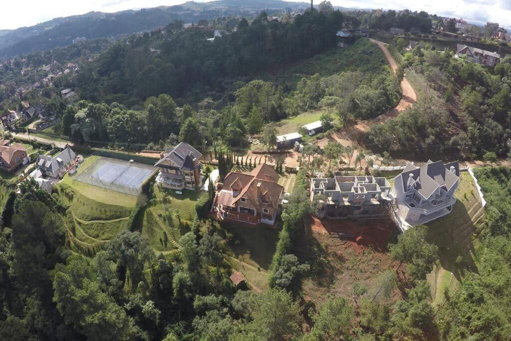 Casa e Vista privilegiadas no Alto do Capivari