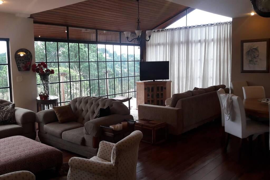 Casa e Vista privilegiadas no Alto do Capivari