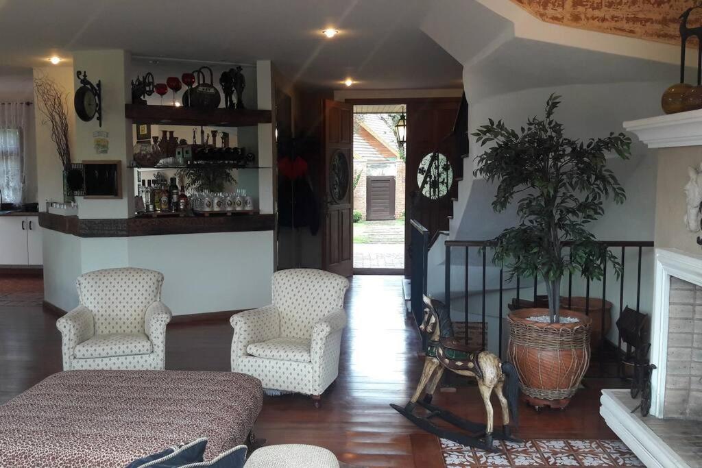 Casa e Vista privilegiadas no Alto do Capivari