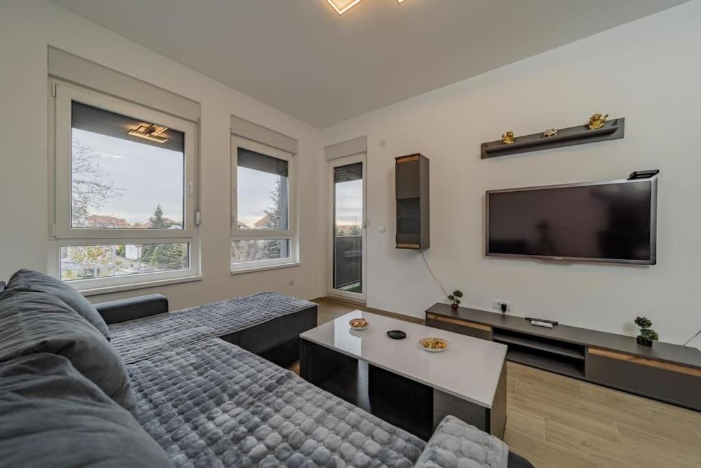 Hemingway Belgrade Apartment
