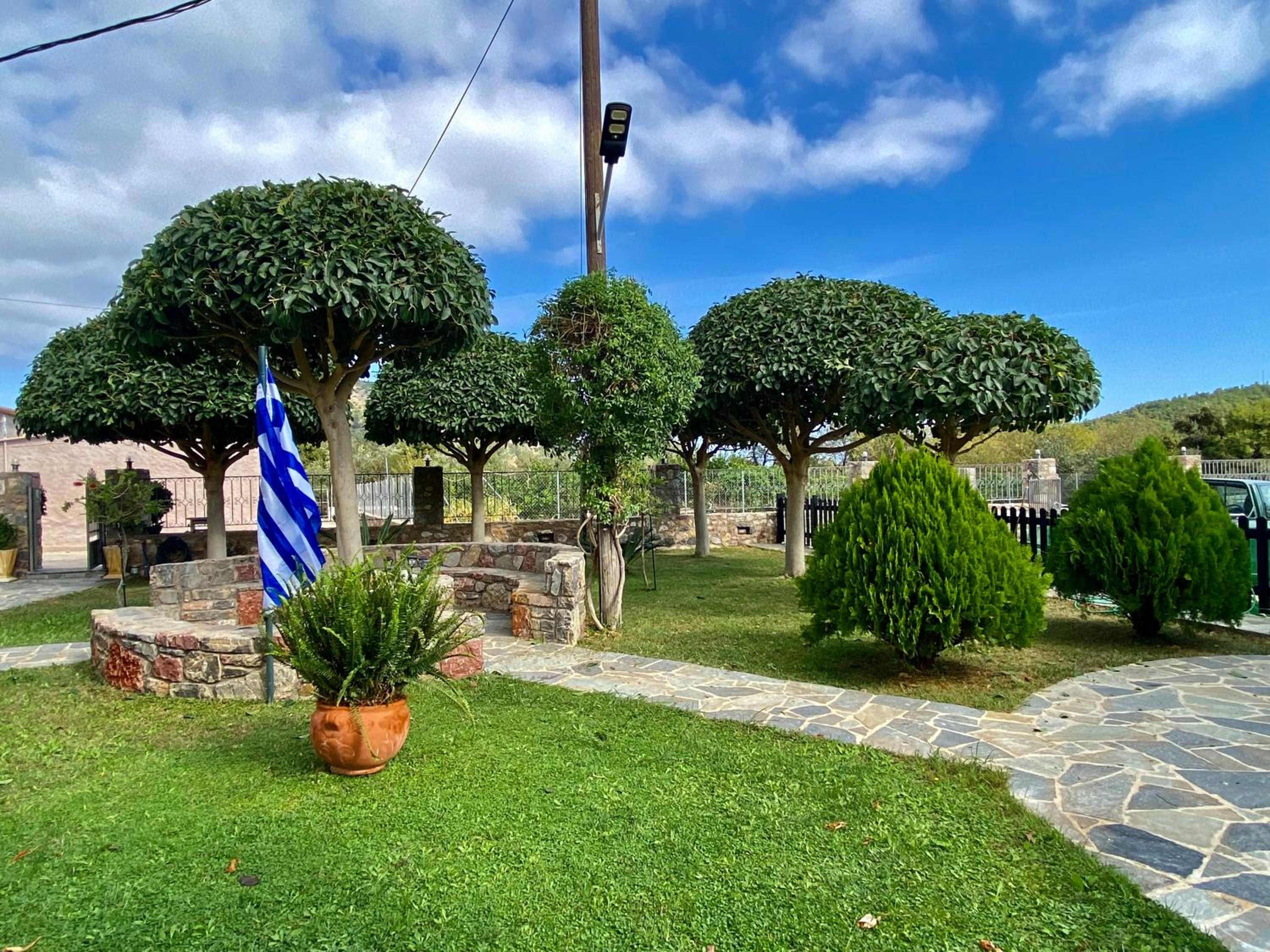 A wooden house in Kardamyla view 2