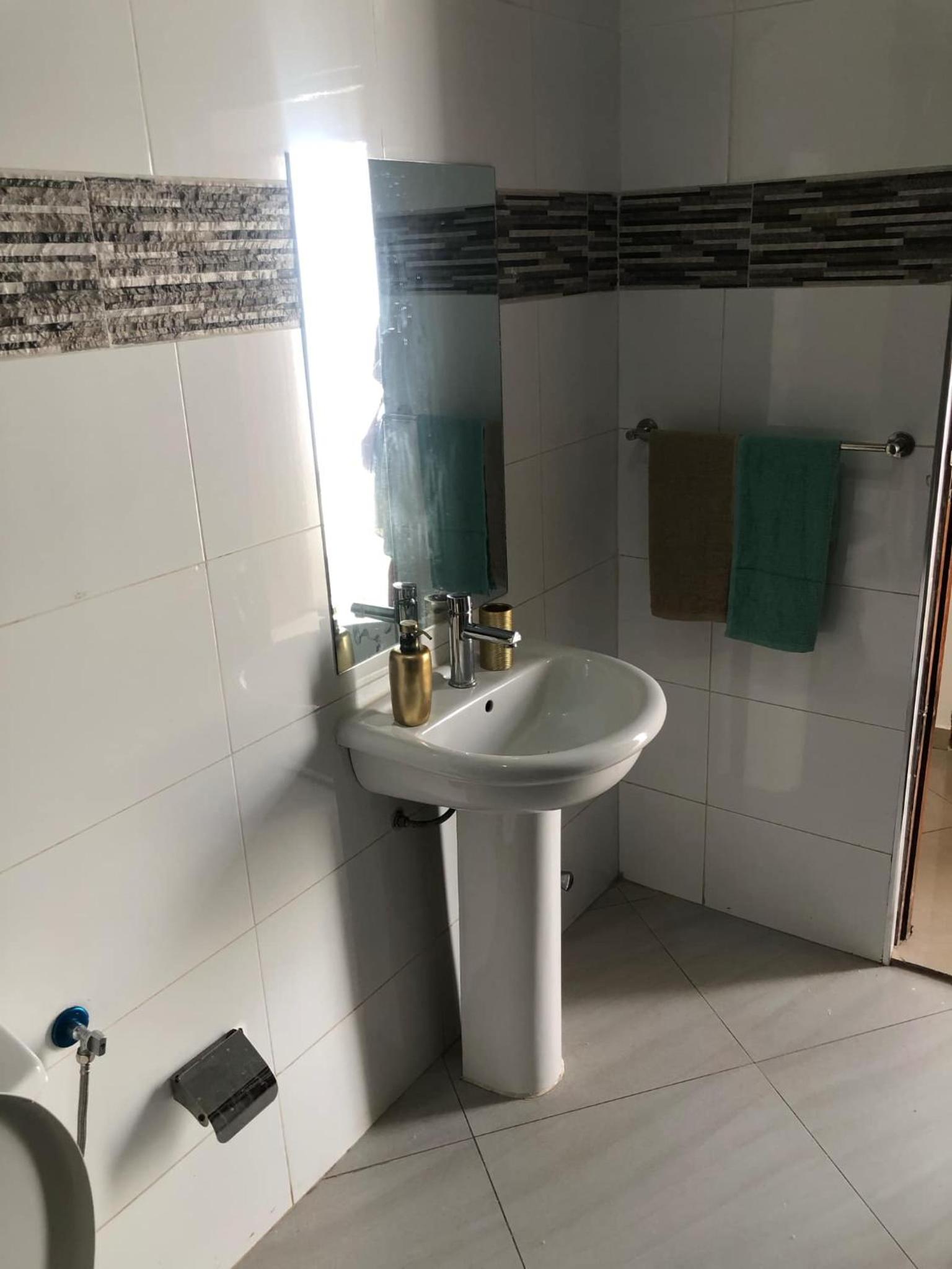 Techas Stylish 2-Bedroom 8 min to Beach