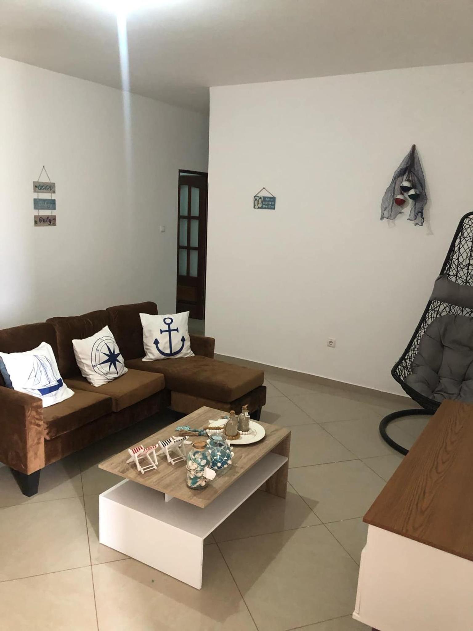 Techas Stylish 2-Bedroom 8 min to Beach