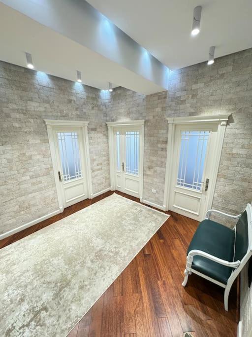 Luxury Apartment In Downtown