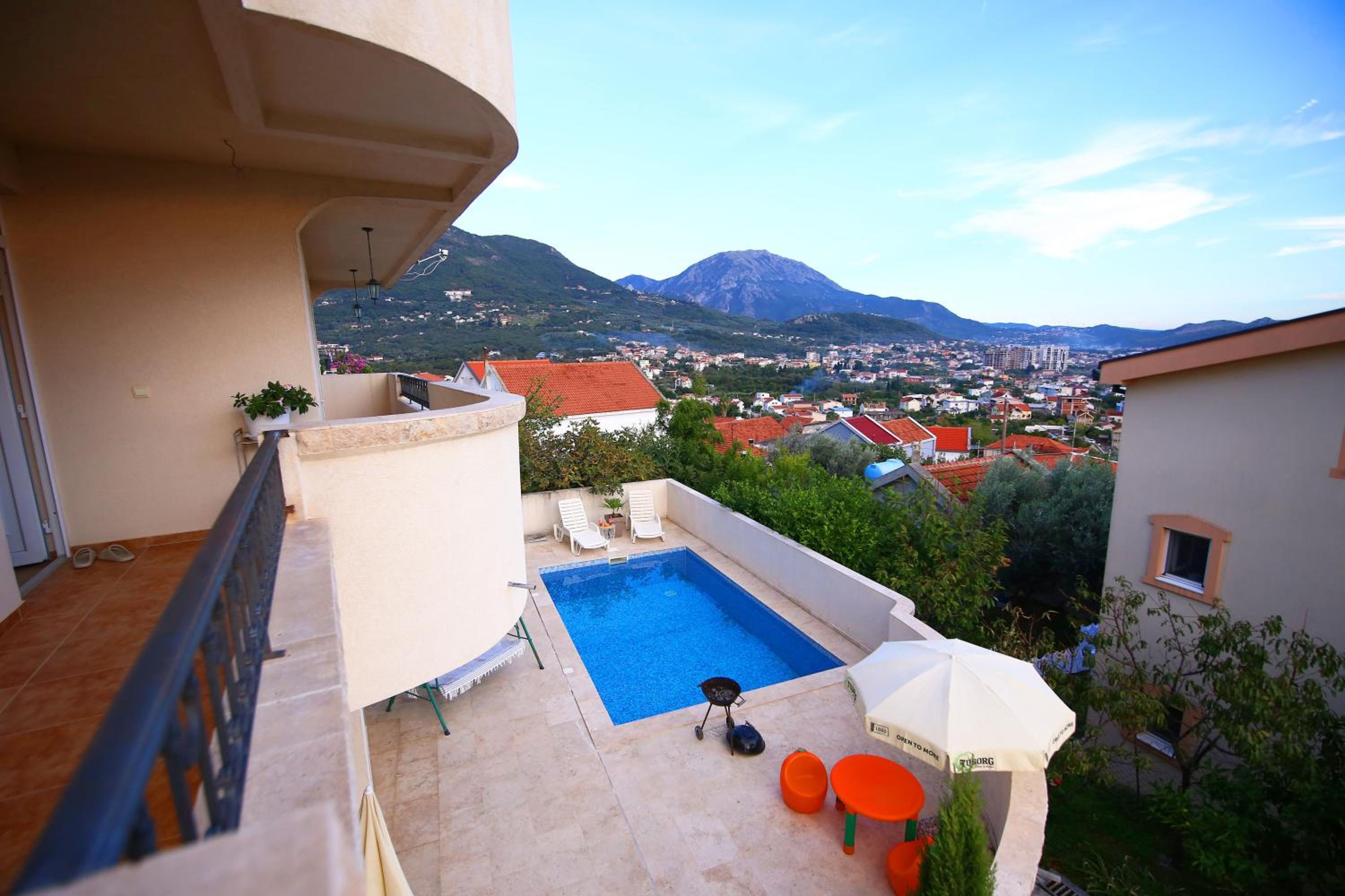 Lemon Villa view 3