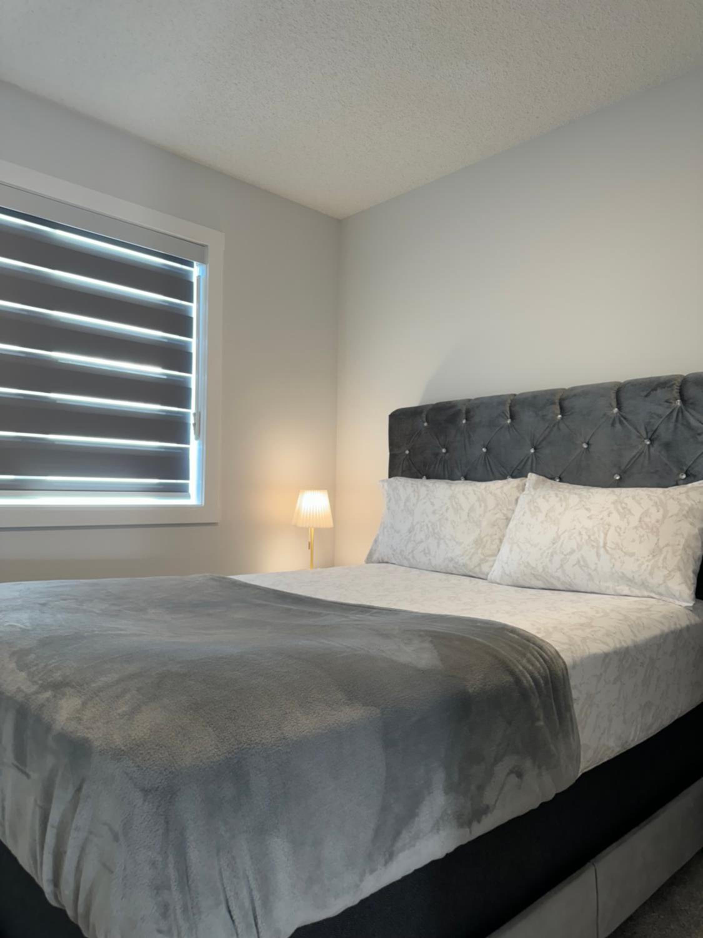 Serene Stay - Private Room and bath with Parking and Wi-Fi