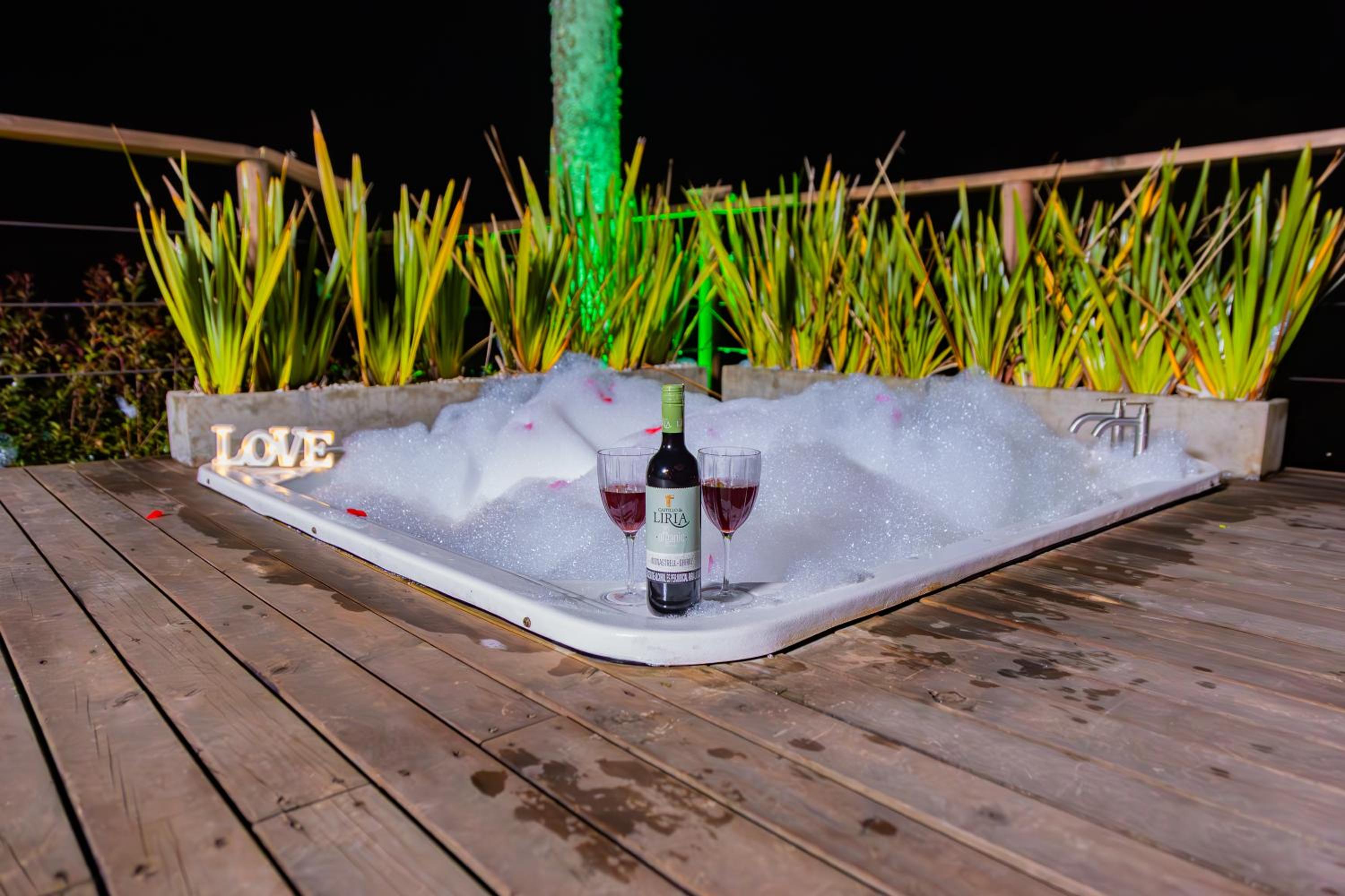 Boskoso Forest Retreat Jacuzzi & Waterfall