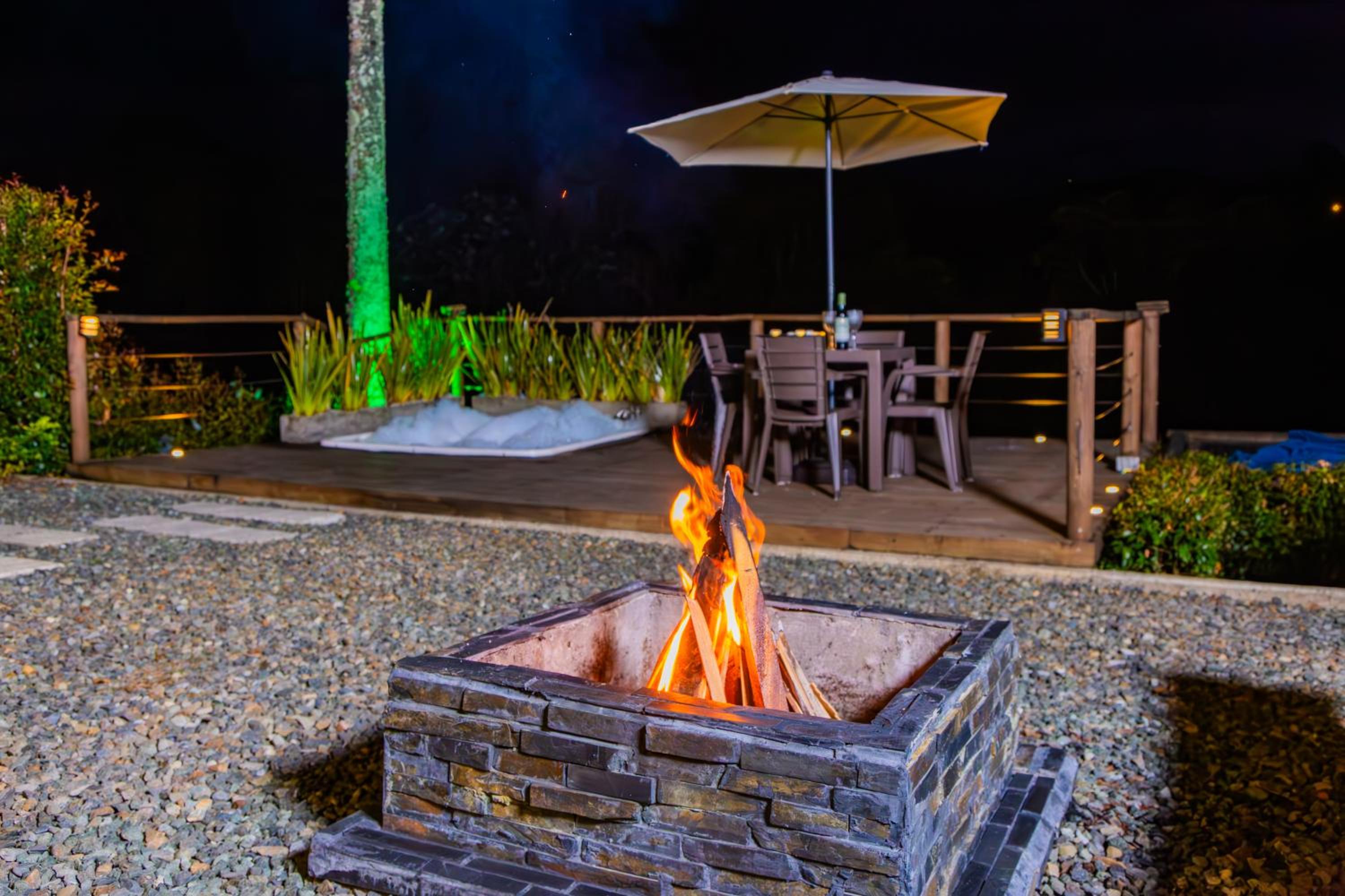 Boskoso Forest Retreat Jacuzzi & Waterfall